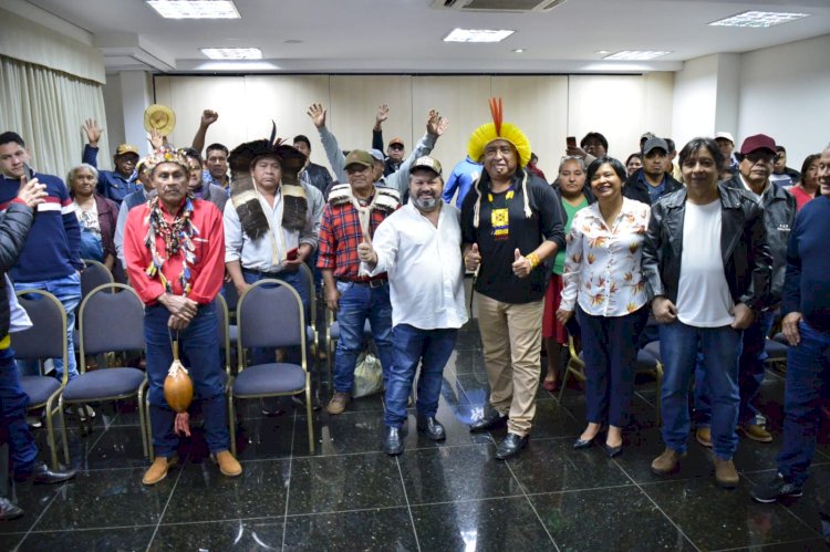 Carlos Bernardo recebe ritual de pajelança das tribos indígenas de MS