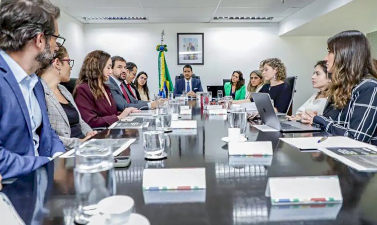 AGU anuncia acordo com plataforma para combater desinformação sobre RS