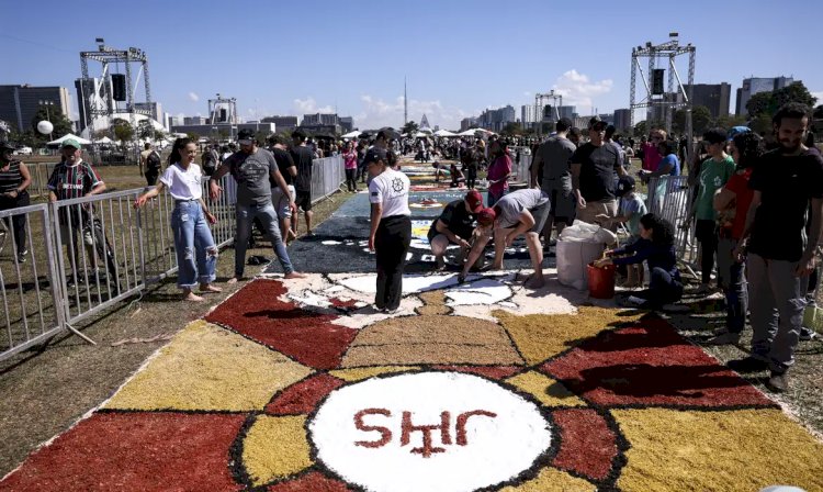 Festa religiosa de Corpus Christi reúne fiéis em várias cidades